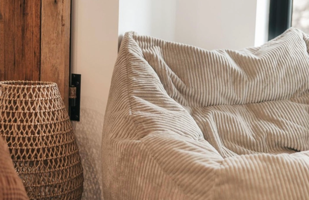 Cord Bean Bag Armchairs vs. Traditional Armchairs: Which Is Better for Modern Living?