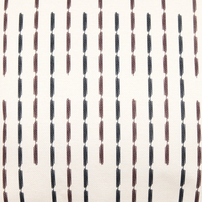 Binnen- en buitencushion met structuur en onderbroken strepen – monochroom